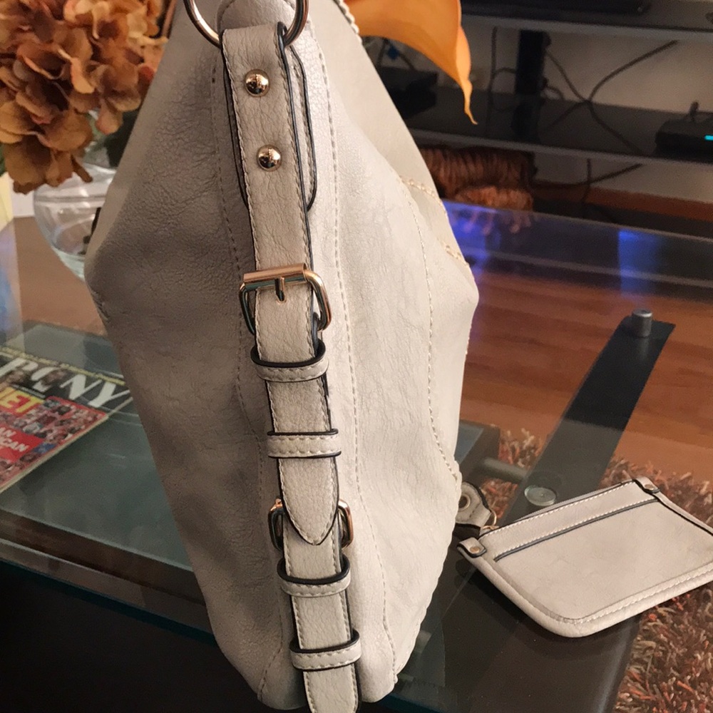 Purse - Picture 2 of 8